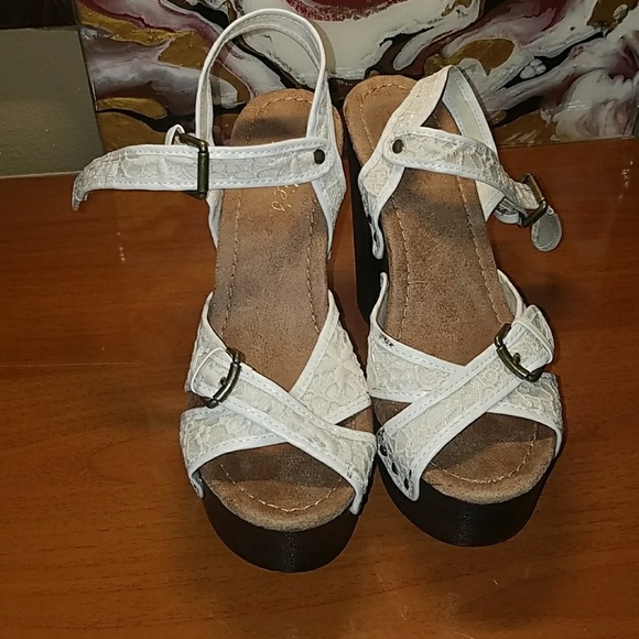 Shoes - Women's White Lace "Night Out" Heels